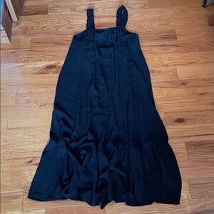 #27 JODIFL boutique Maxi Dress Ruffle Straps cute key hole tie back design M/L